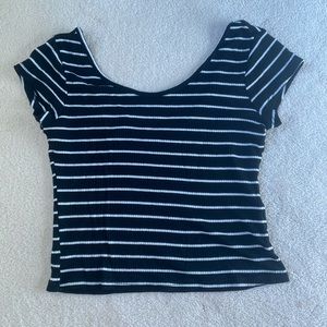 Kid’s Black and white striped crop top size S